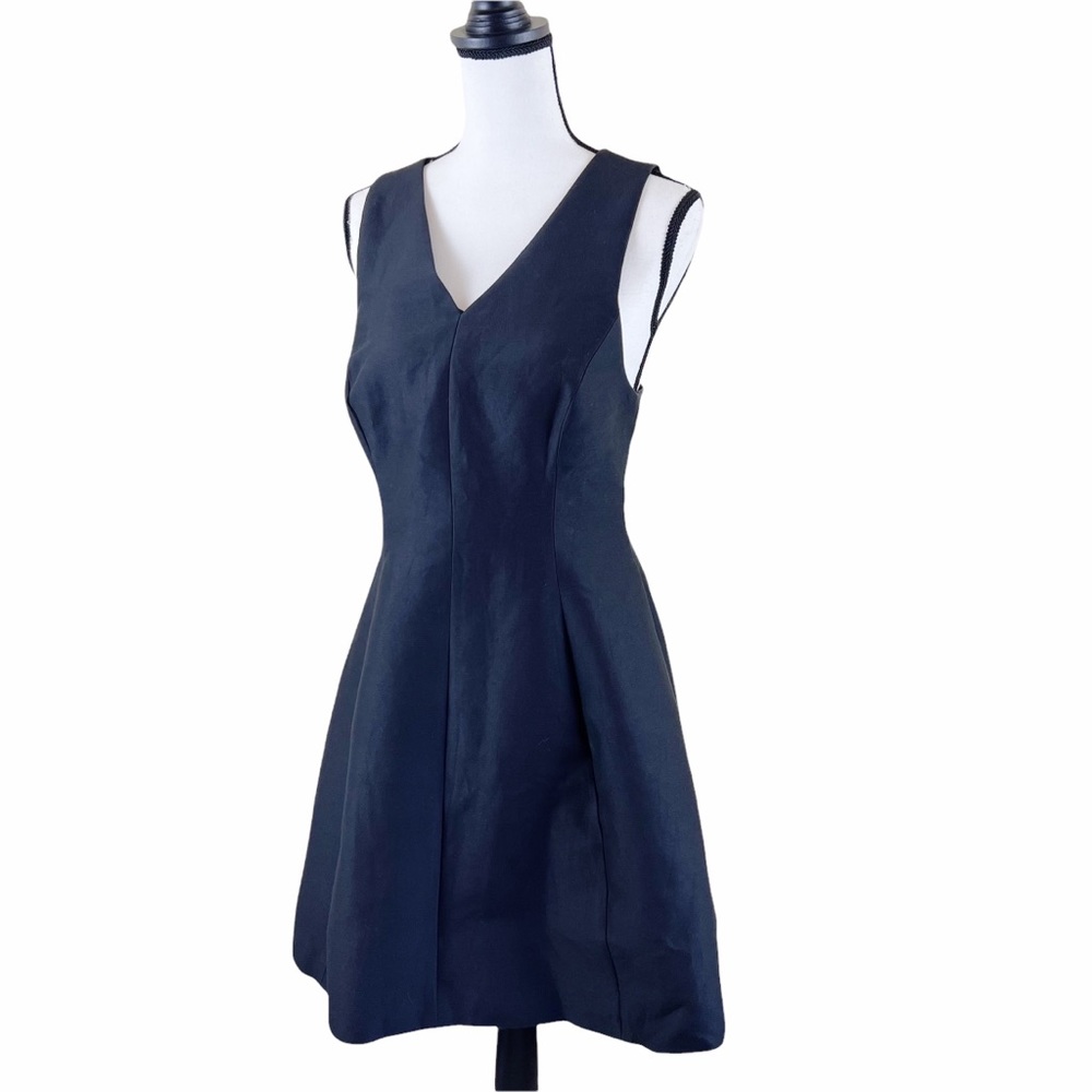 Halston Women’s Size 6 Black Silk Fit & Flare V-Neck Back Cutout Dress NWT